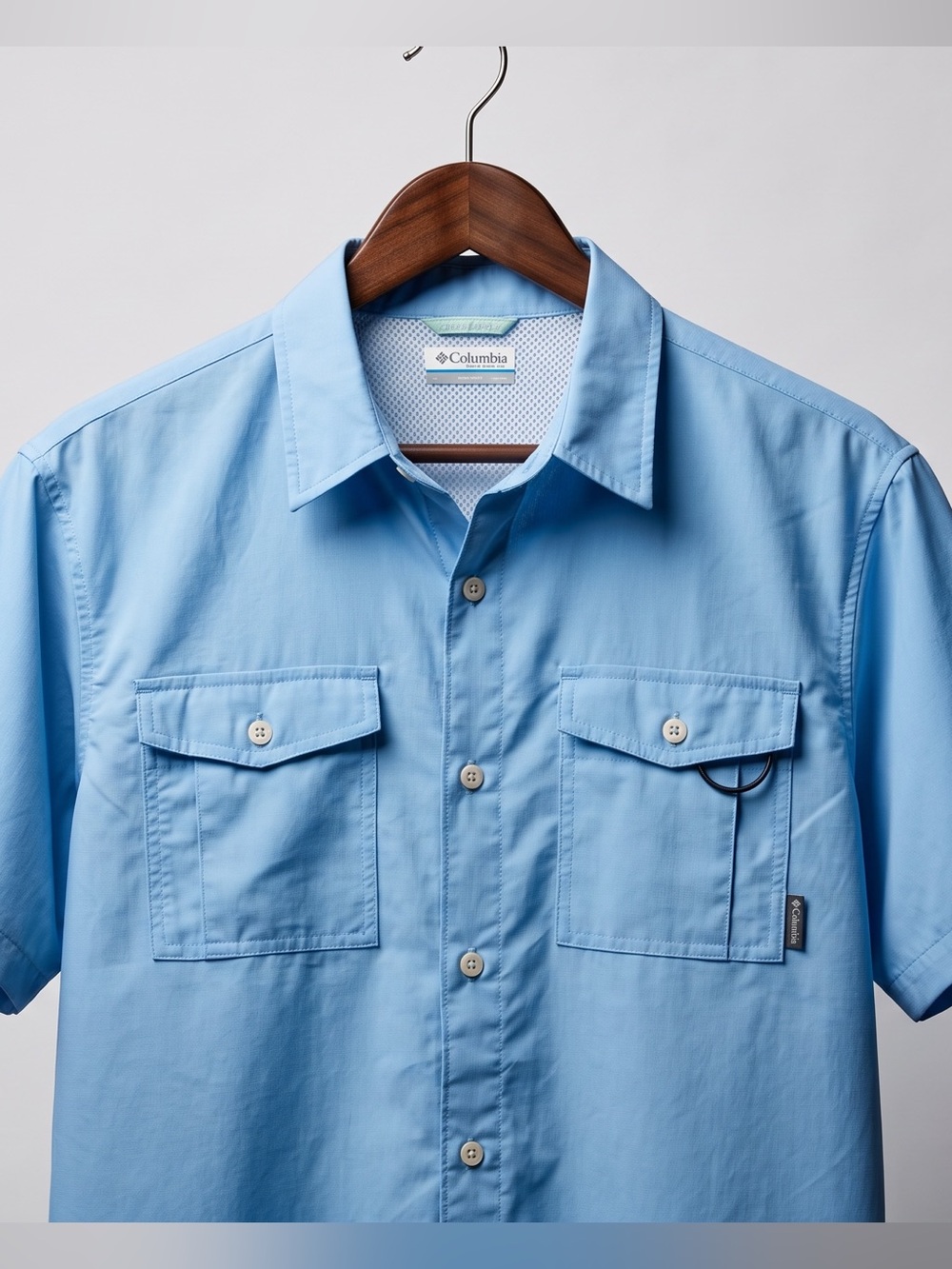 Columbia Men's Omni-Shade SS Mesh Back Casual Button-Down Shirt in Light Blue